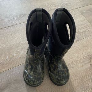 Boys bogs boots